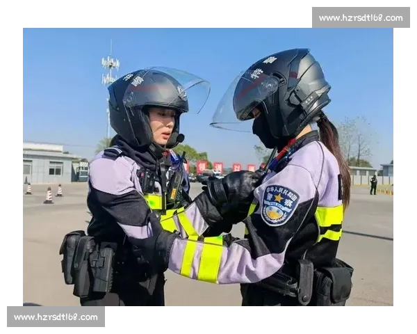 警徽映赛道！中江民警朱家灵 “临战状态” 摘半马亚军